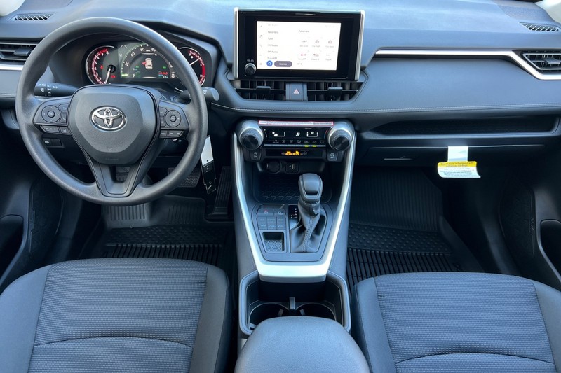 Toyota RAV4 Vehicle Full-screen Gallery Image 11