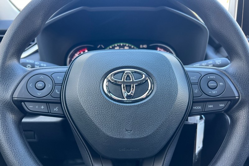 Toyota RAV4 Vehicle Full-screen Gallery Image 19