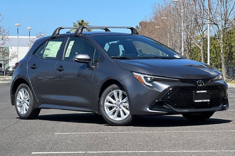 Toyota Corolla Hatchback Vehicle Full-screen Gallery Image 02