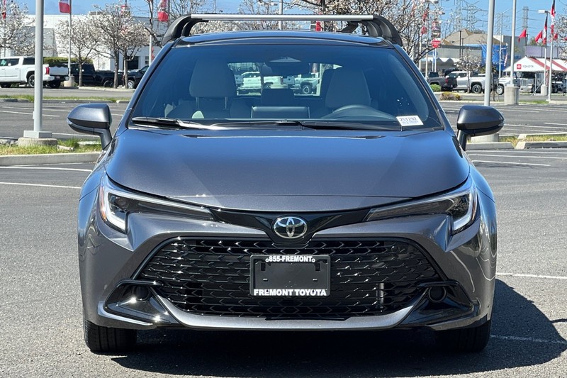 Toyota Corolla Hatchback Vehicle Full-screen Gallery Image 03