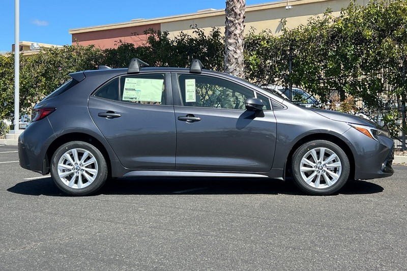 Toyota Corolla Hatchback Vehicle Full-screen Gallery Image 04