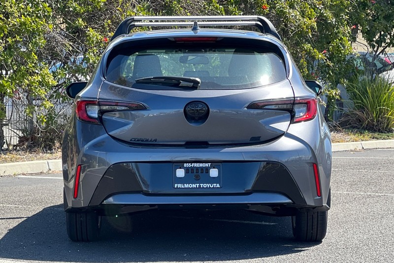 Toyota Corolla Hatchback Vehicle Full-screen Gallery Image 05