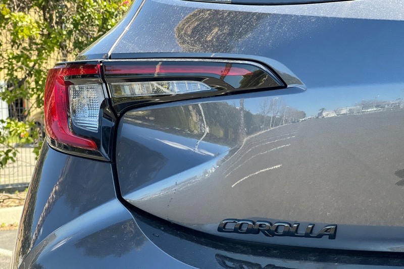 Toyota Corolla Hatchback Vehicle Full-screen Gallery Image 06