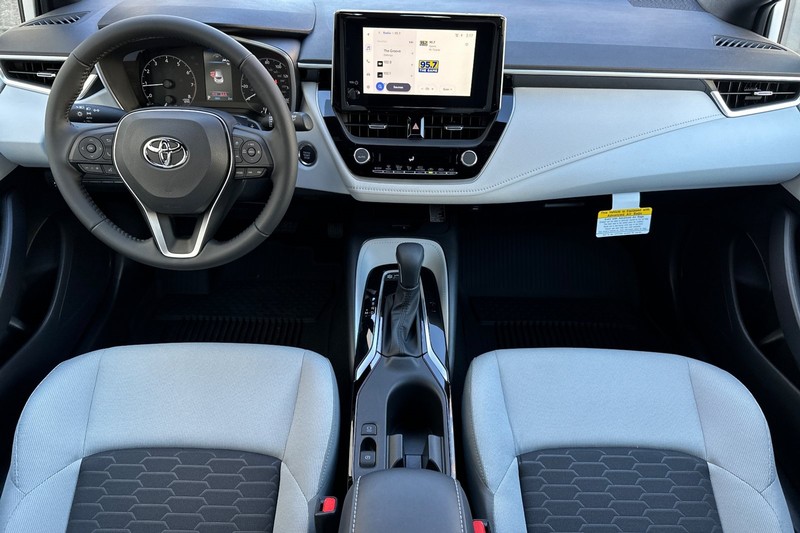 Toyota Corolla Hatchback Vehicle Full-screen Gallery Image 10