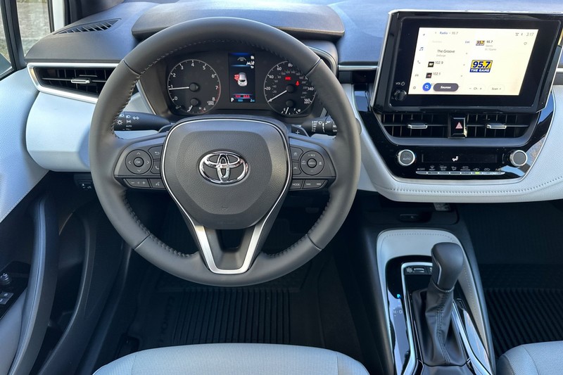 Toyota Corolla Hatchback Vehicle Full-screen Gallery Image 11