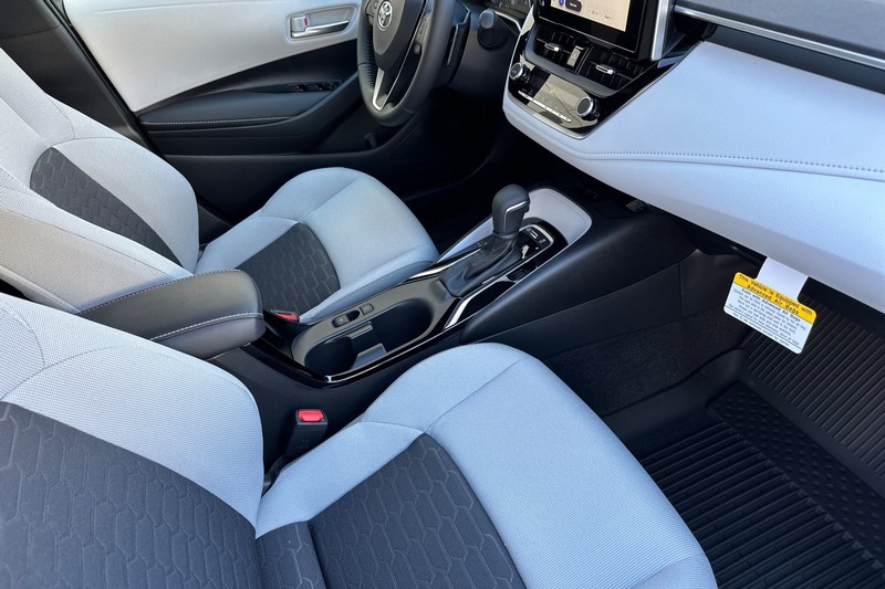 Toyota Corolla Hatchback Vehicle Full-screen Gallery Image 12