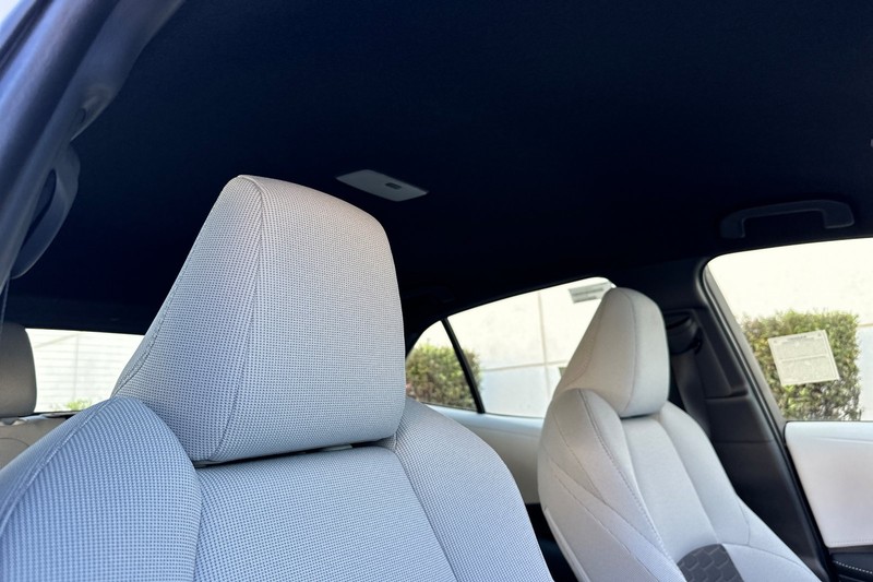 Toyota Corolla Hatchback Vehicle Full-screen Gallery Image 13