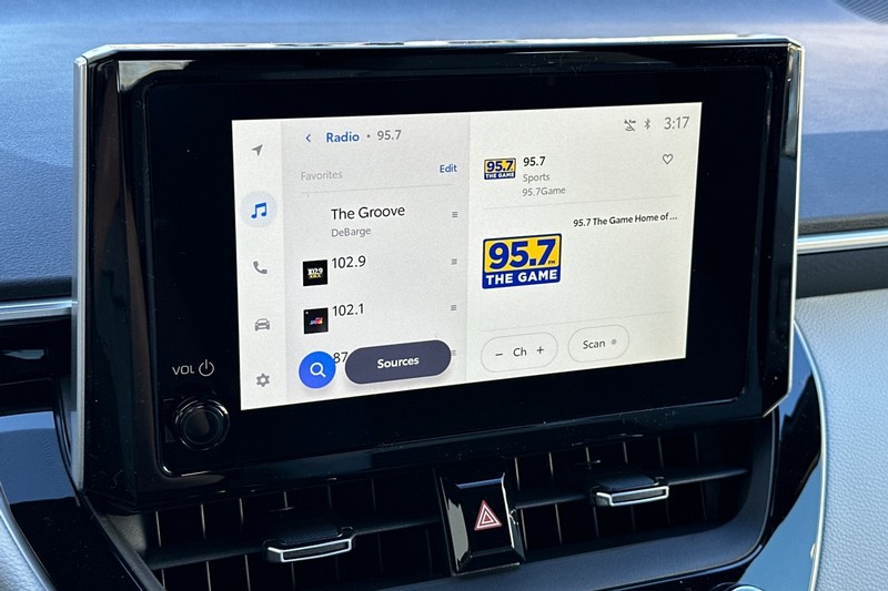 Toyota Corolla Hatchback Vehicle Full-screen Gallery Image 14