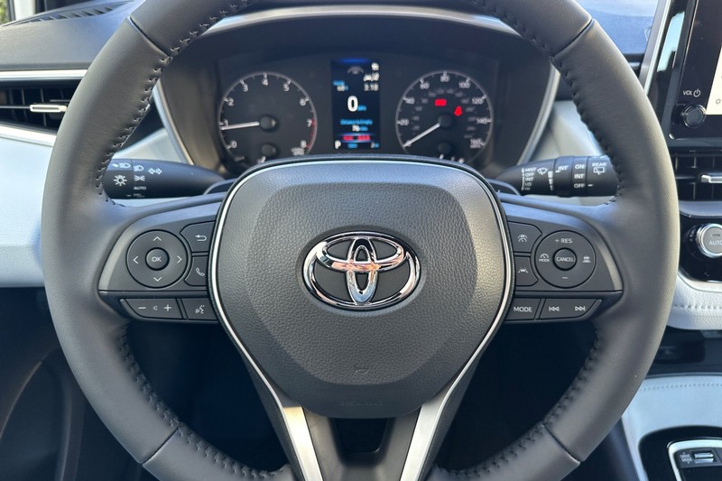 Toyota Corolla Hatchback Vehicle Full-screen Gallery Image 19