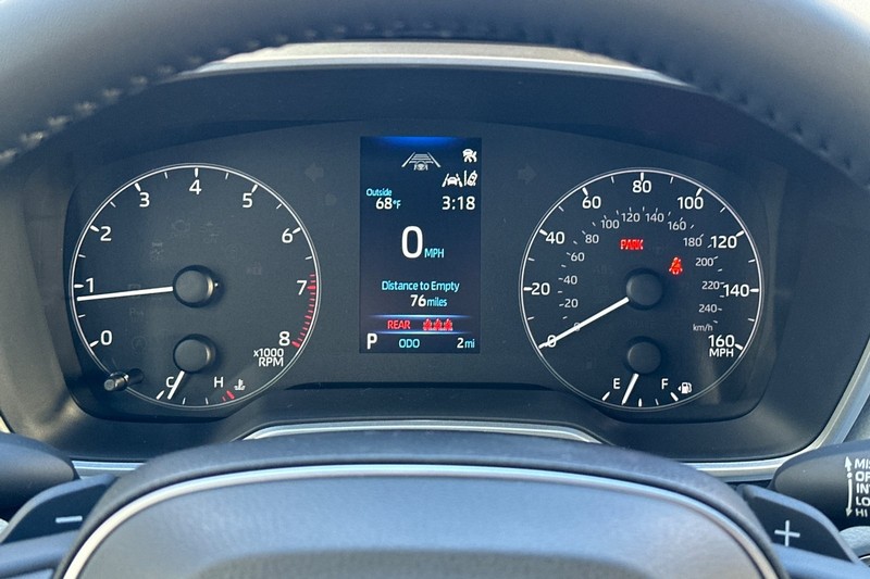 Toyota Corolla Hatchback Vehicle Full-screen Gallery Image 20