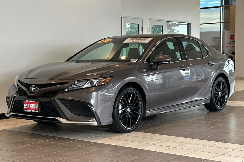 Toyota Camry Vehicle Full-screen Gallery Image 08