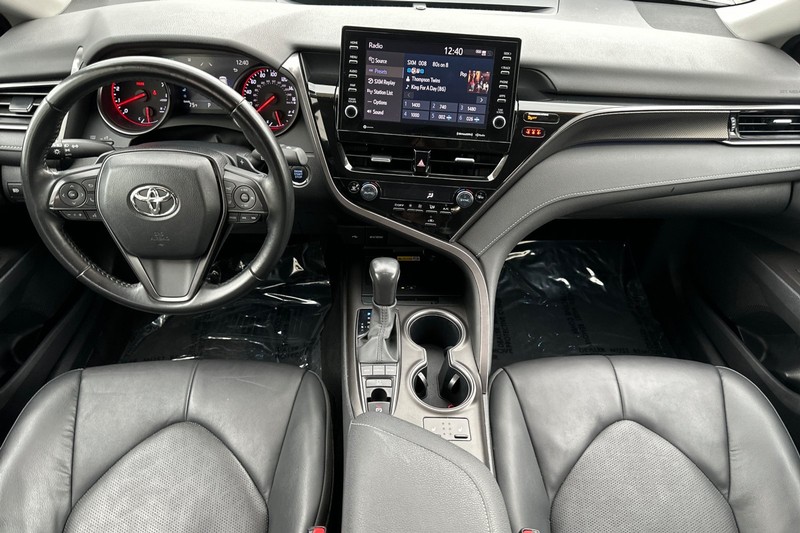 Toyota Camry Vehicle Full-screen Gallery Image 13