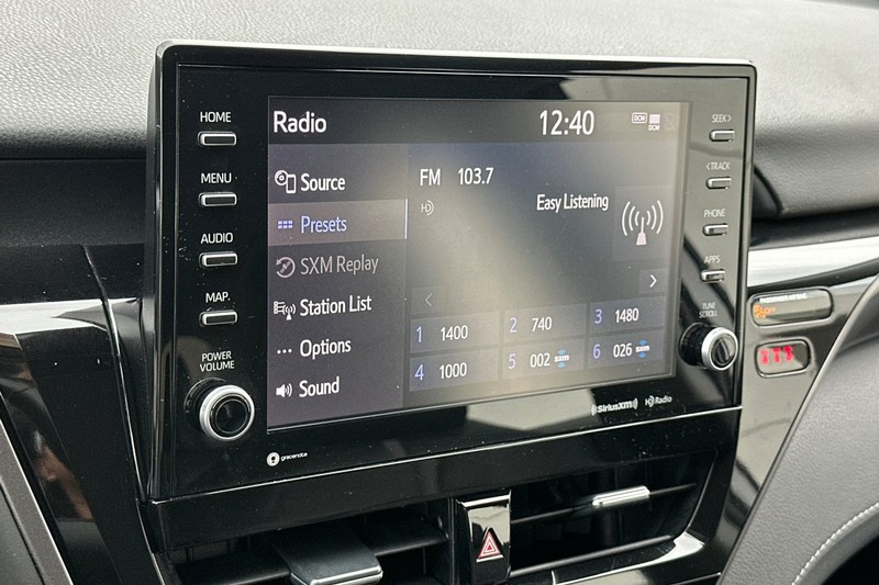 Toyota Camry Vehicle Full-screen Gallery Image 17