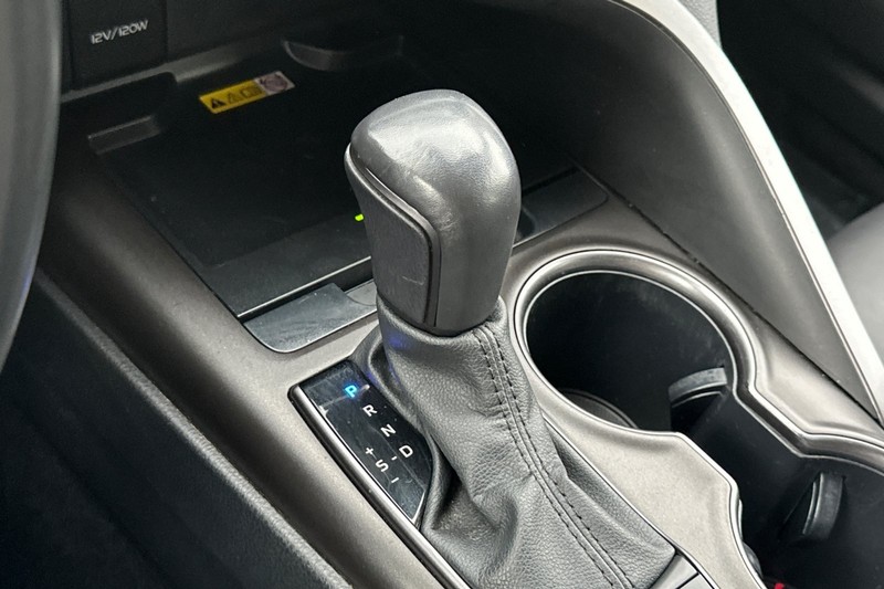 Toyota Camry Vehicle Full-screen Gallery Image 20