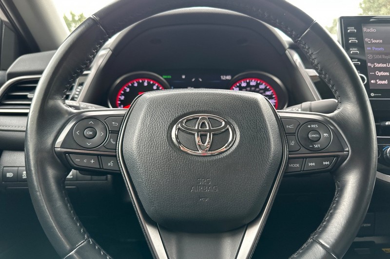 Toyota Camry Vehicle Full-screen Gallery Image 22