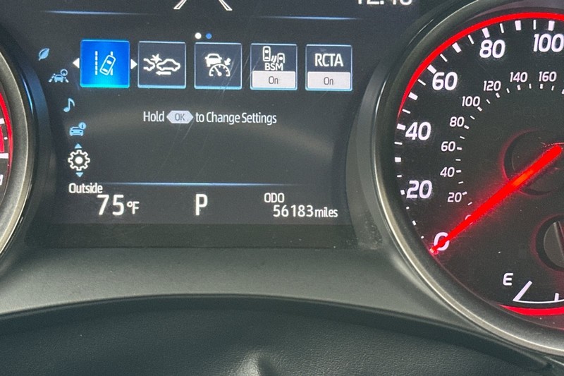 Toyota Camry Vehicle Full-screen Gallery Image 24