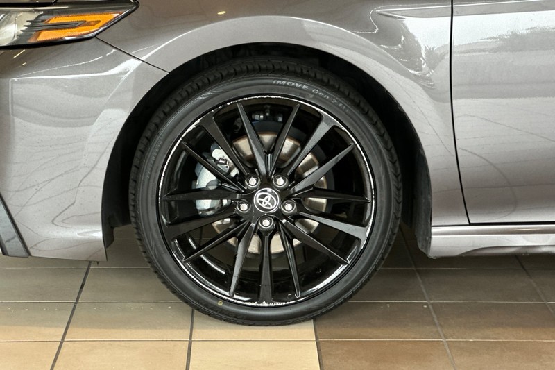 Toyota Camry Vehicle Full-screen Gallery Image 25