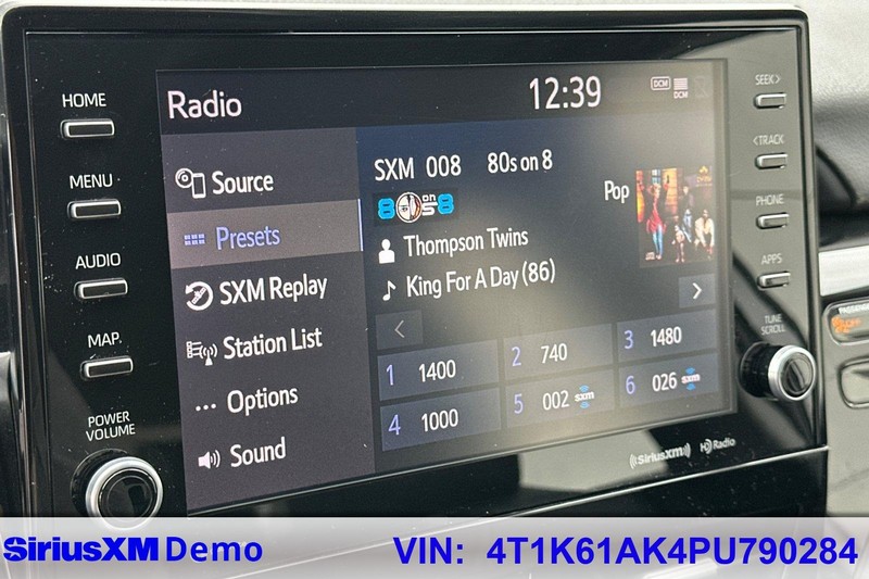 Toyota Camry Vehicle Full-screen Gallery Image 27