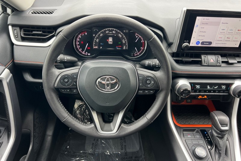 Toyota RAV4 Vehicle Full-screen Gallery Image 14