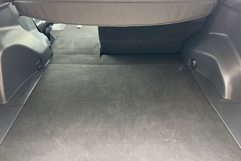 Toyota RAV4 Vehicle Full-screen Gallery Image 15