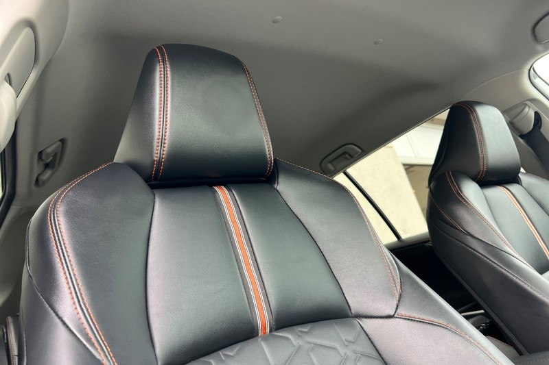 Toyota RAV4 Vehicle Full-screen Gallery Image 17