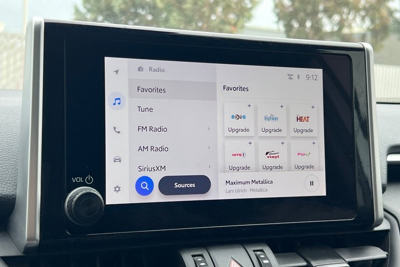 Toyota RAV4 Vehicle Full-screen Gallery Image 18