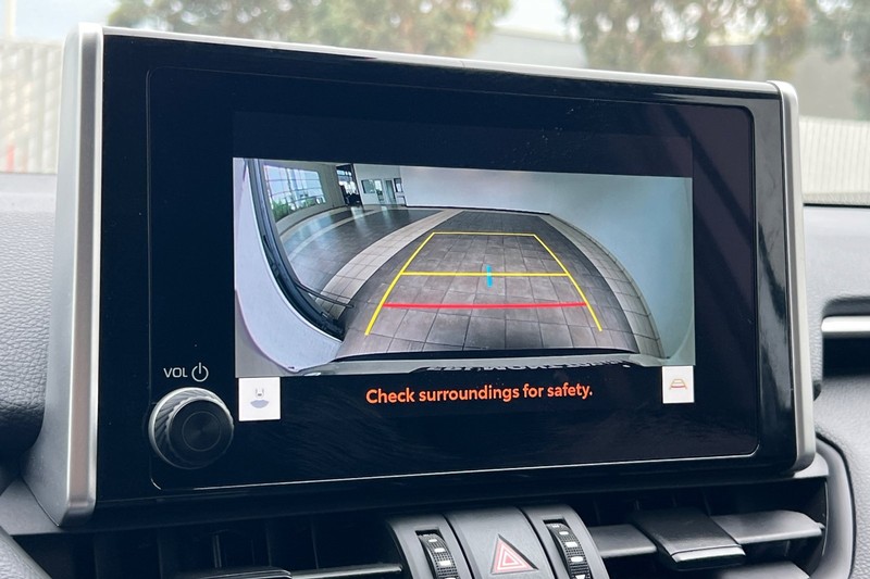 Toyota RAV4 Vehicle Full-screen Gallery Image 19