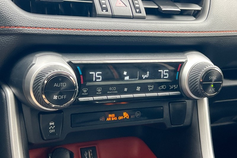 Toyota RAV4 Vehicle Full-screen Gallery Image 20