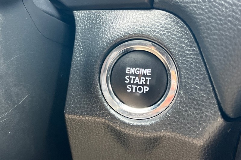 Toyota RAV4 Vehicle Full-screen Gallery Image 22