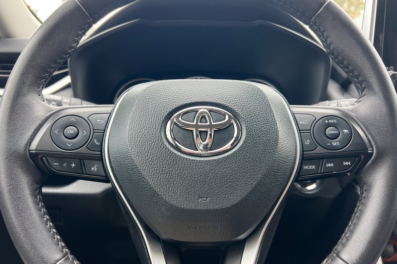 Toyota RAV4 Vehicle Full-screen Gallery Image 23