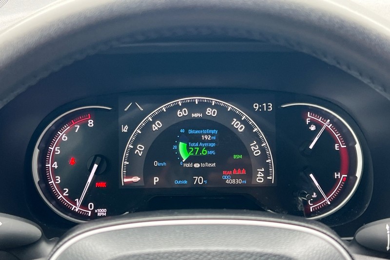 Toyota RAV4 Vehicle Full-screen Gallery Image 24