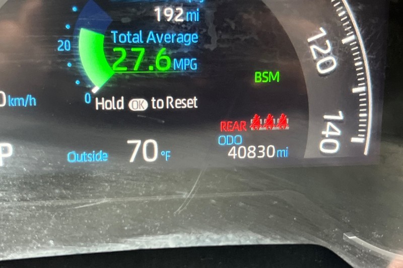 Toyota RAV4 Vehicle Full-screen Gallery Image 25