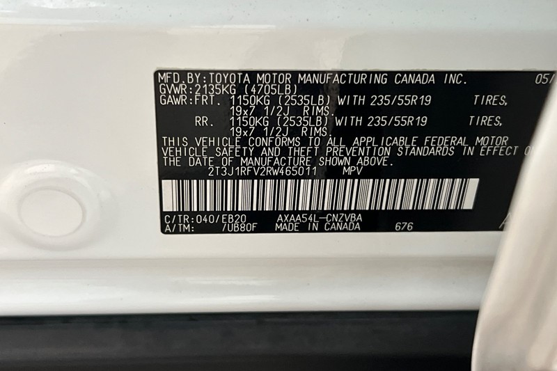 Toyota RAV4 Vehicle Full-screen Gallery Image 28