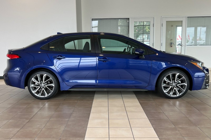 Toyota Corolla Vehicle Full-screen Gallery Image 03