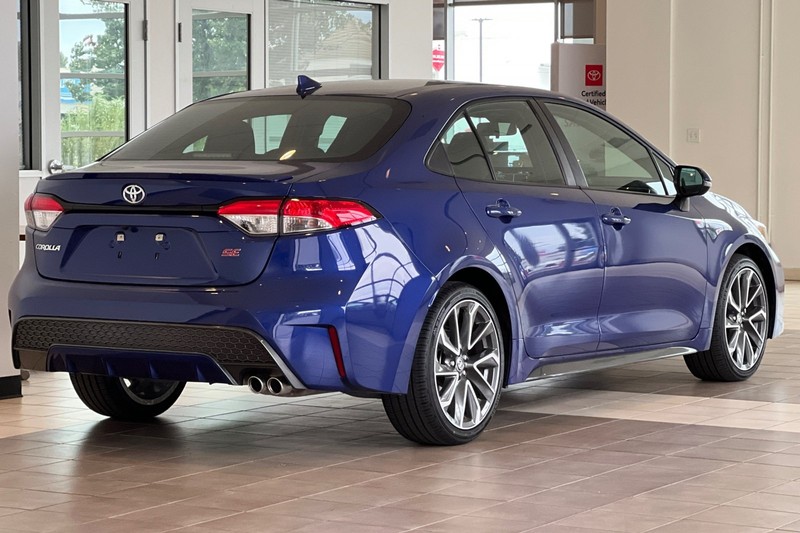 Toyota Corolla Vehicle Full-screen Gallery Image 04