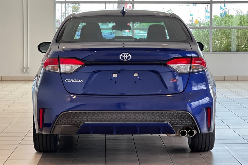 Toyota Corolla Vehicle Full-screen Gallery Image 05