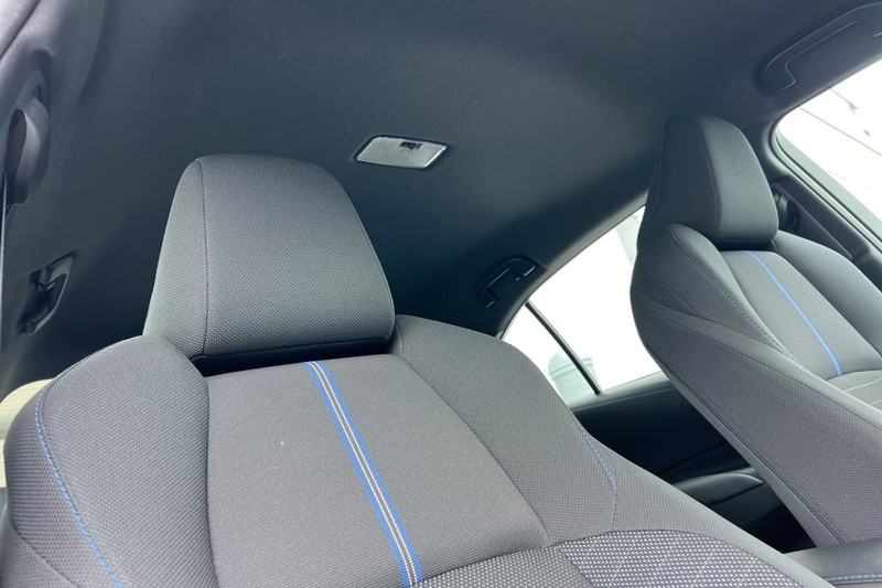 Toyota Corolla Vehicle Full-screen Gallery Image 16