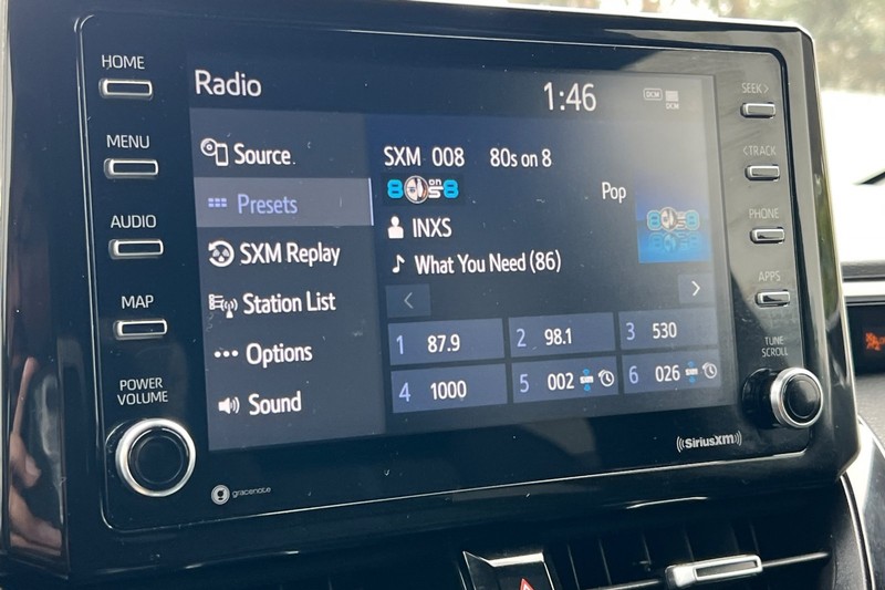 Toyota Corolla Vehicle Full-screen Gallery Image 17