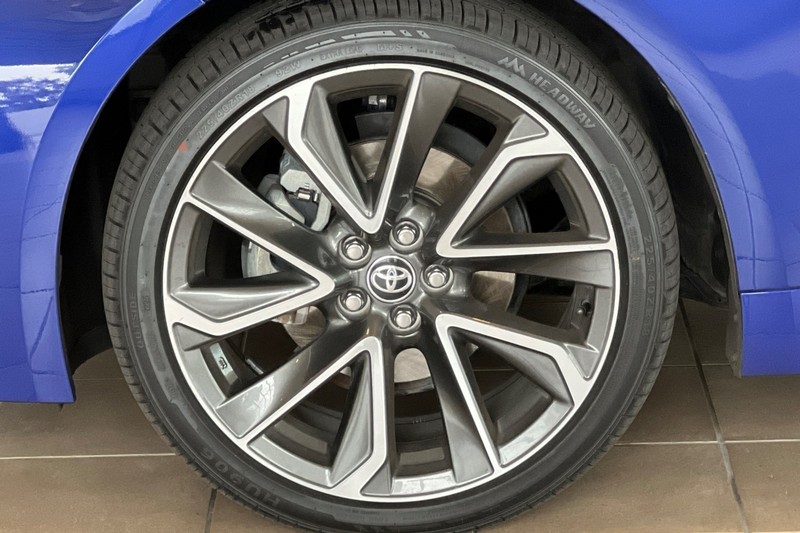 Toyota Corolla Vehicle Full-screen Gallery Image 24