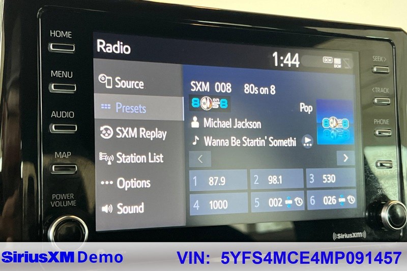Toyota Corolla Vehicle Full-screen Gallery Image 26