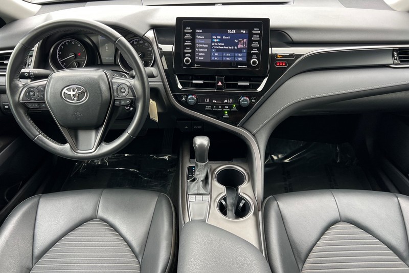 Toyota Camry Vehicle Full-screen Gallery Image 13