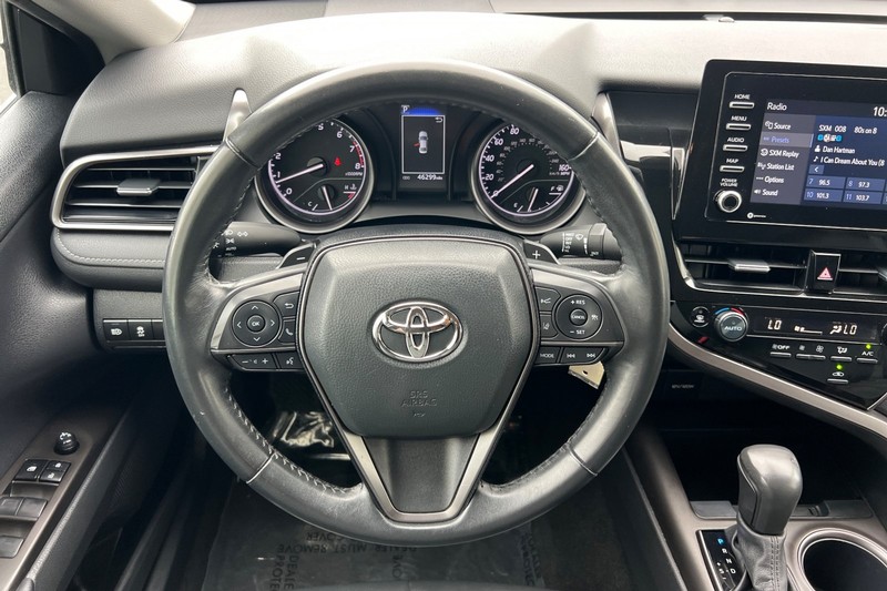 Toyota Camry Vehicle Full-screen Gallery Image 14