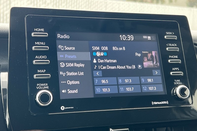 Toyota Camry Vehicle Full-screen Gallery Image 17