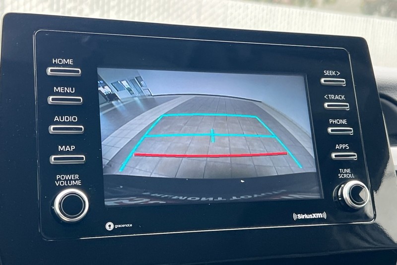 Toyota Camry Vehicle Full-screen Gallery Image 18