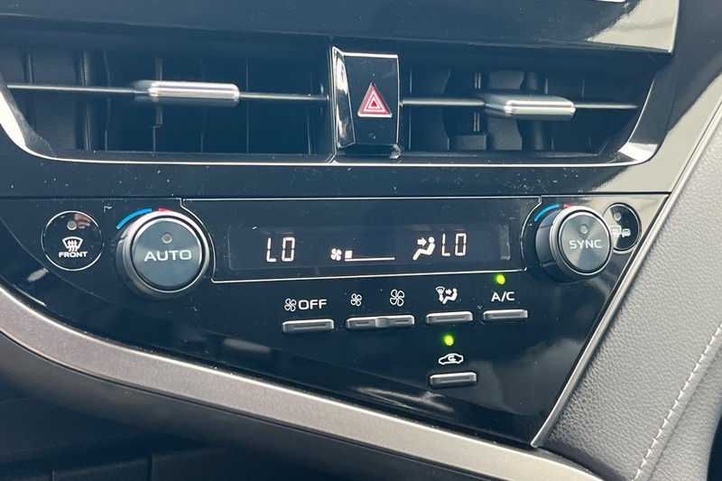 Toyota Camry Vehicle Full-screen Gallery Image 19