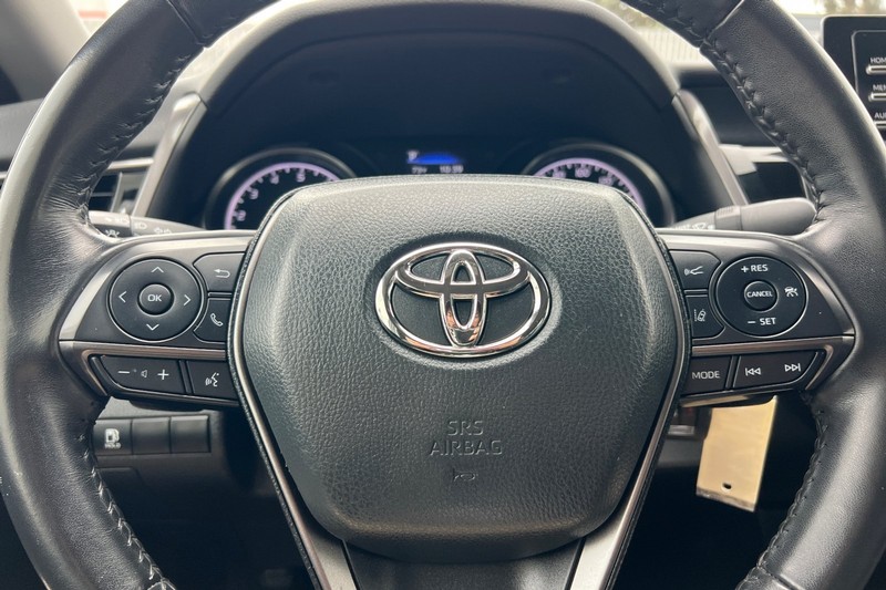 Toyota Camry Vehicle Full-screen Gallery Image 21