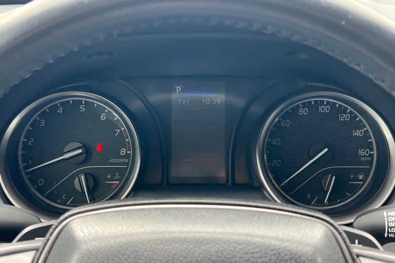 Toyota Camry Vehicle Full-screen Gallery Image 22