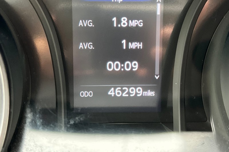 Toyota Camry Vehicle Full-screen Gallery Image 23