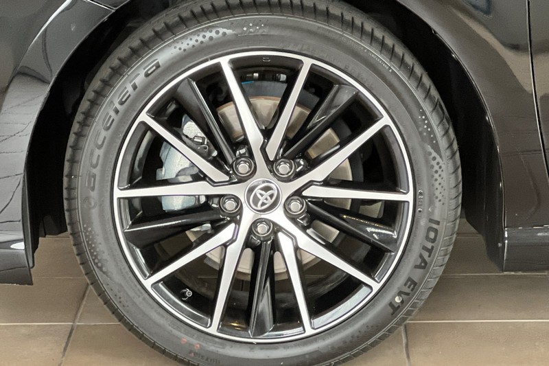 Toyota Camry Vehicle Full-screen Gallery Image 24