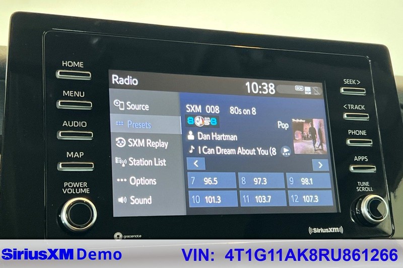 Toyota Camry Vehicle Full-screen Gallery Image 26